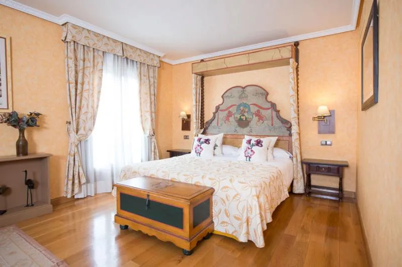 SUITE DELUXE ONE BED Room, Hospederia La Canada, Madrid