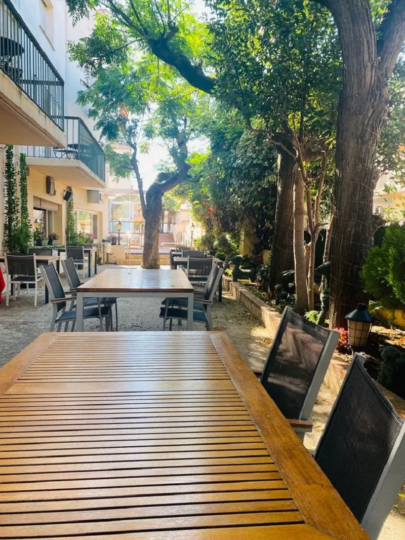 Terrace, Hospedium Hotel Trave, Costa Brava