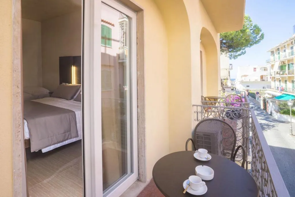 Room, Bristol Terme, Naples