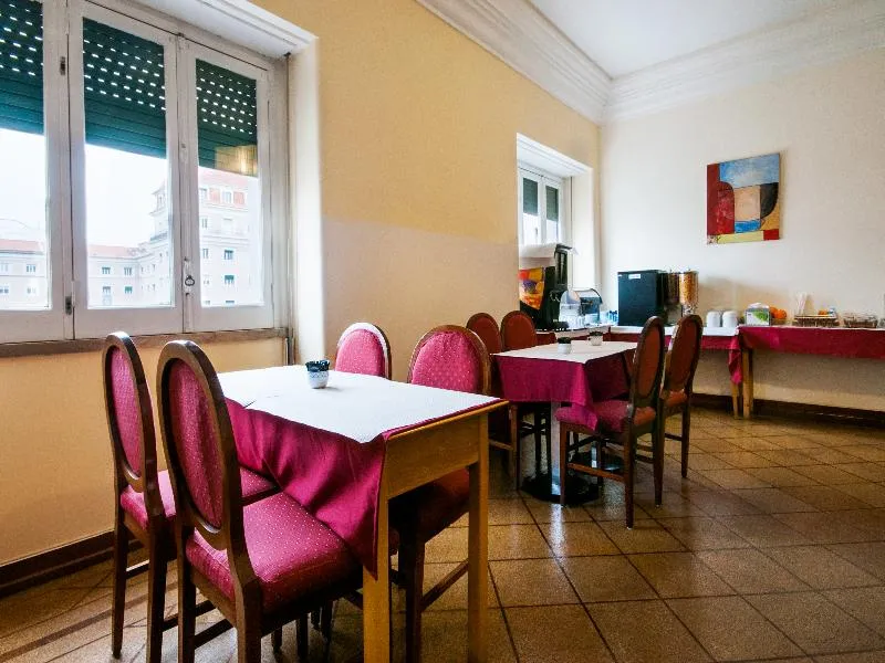 Restaurant, Residencial Lar do Areeiro, Lisbon