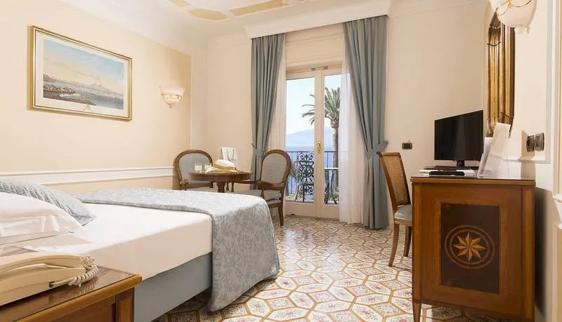 Double or Twin DELUXE Room, Grand Hotel Royal, Naples