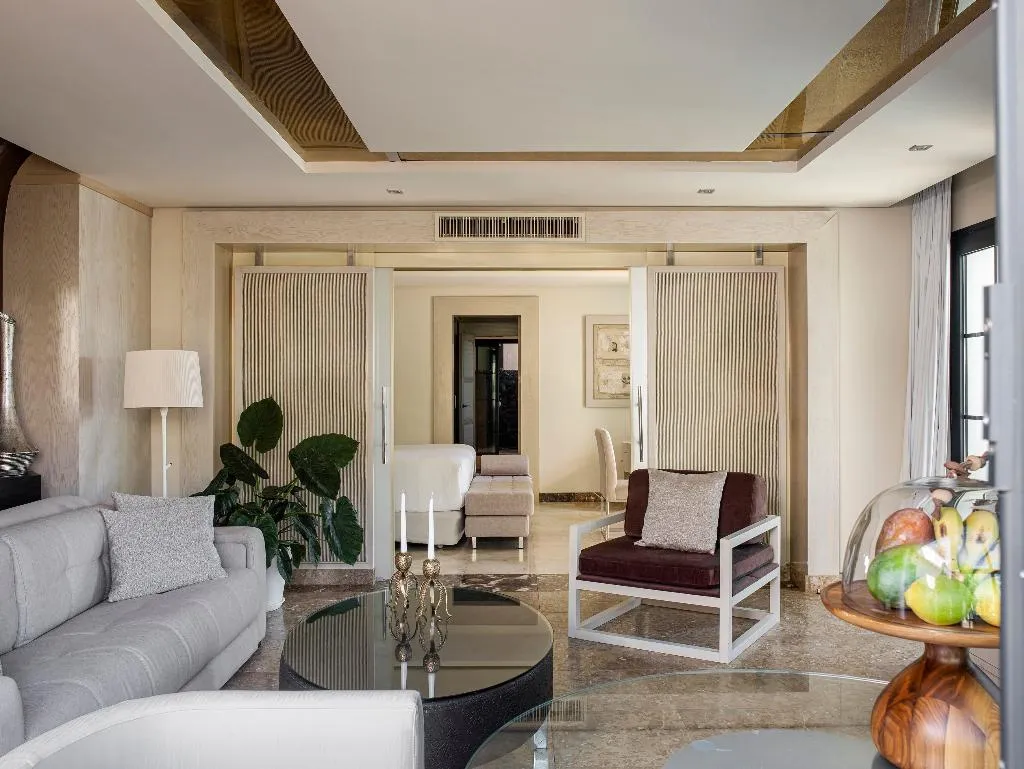 VILLA WITH PRIVATE POOL Room, Gran Melia Palacio de Isora, Tenerife