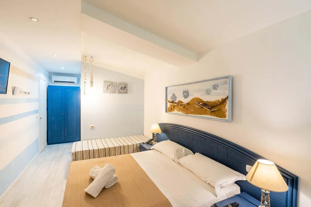 FAMILY ROOM CAPACITY 3 Room, Le Dune Beach Club, Catania