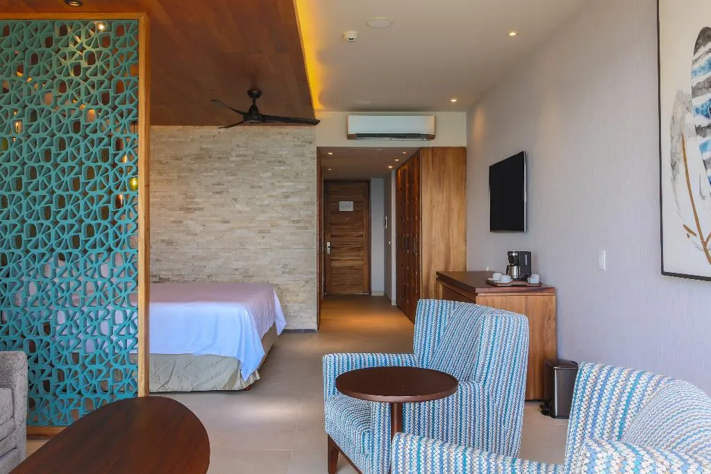 JUNIOR SUITE KING SIZE BED Room, Sandos Playacar All Inclusive, Cancun Area