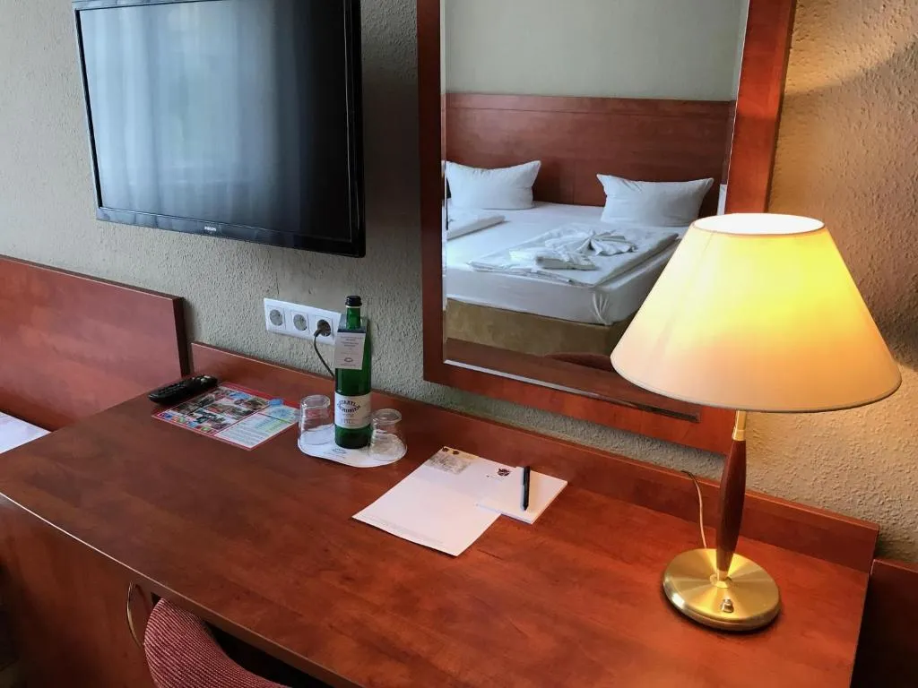 DOUBLE STANDARD Room, Astrid, Berlin