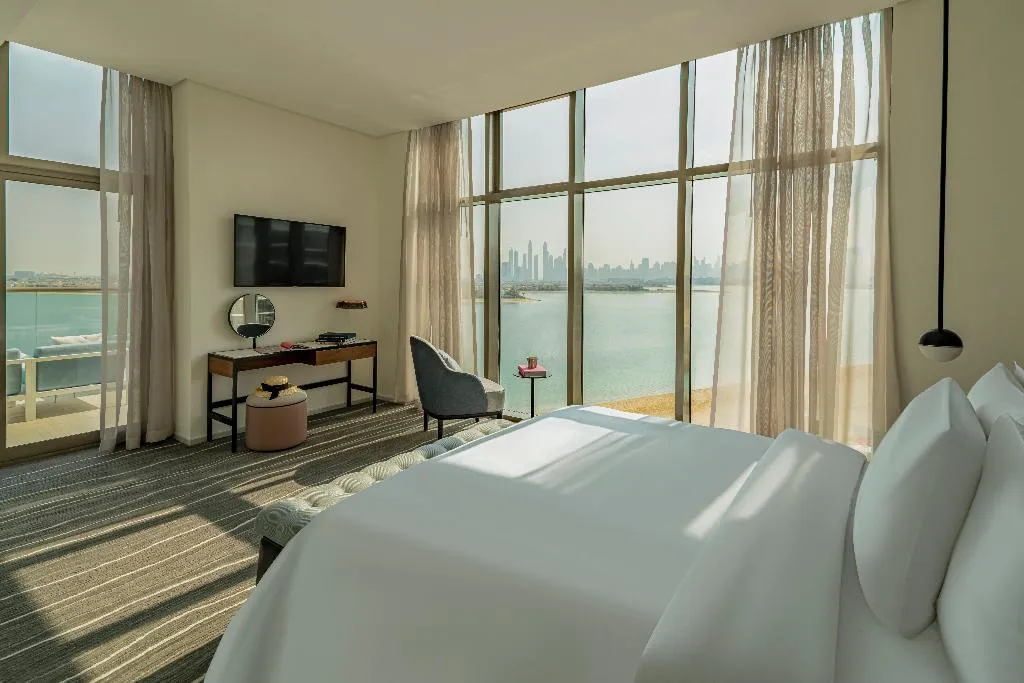 DOUBLE DELUXE SEA VIEW Room, Th8 Palm Dubai Beach Resort Vignette Collection, Dubai