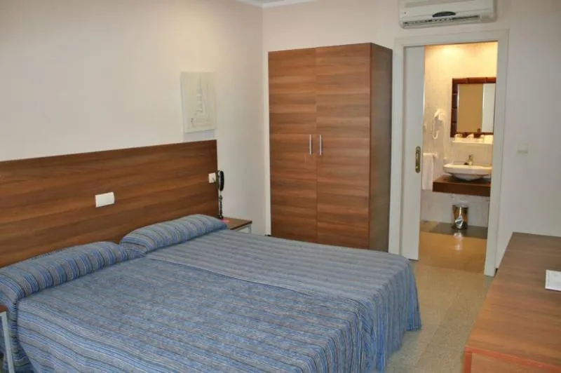 TRIPLE STANDARD Room, Hotel Espanya by ALEGRIA, Costa Brava