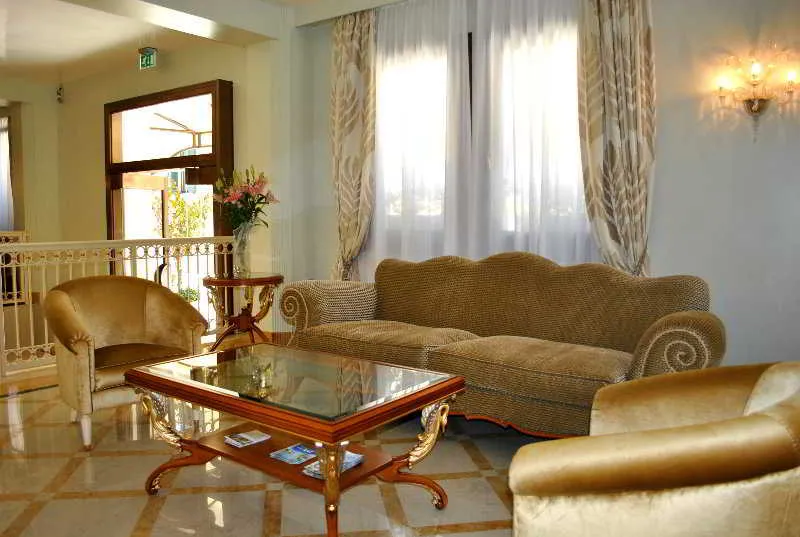 Lobby, Carlton Capri, Venice