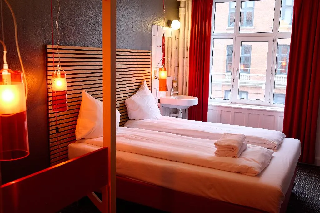 DOUBLE WITH SHARED BATHROOM Room, Annex Copenhagen, Copenhagen