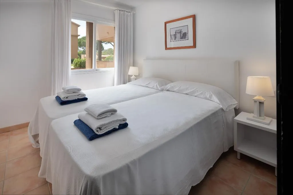 APARTMENT CAPACITY 4 TWO BEDROOMS Room, Apartaments Golf By La Costa Resort, Costa Brava