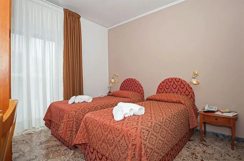 Double or Twin DELUXE Room, Caruso, Naples