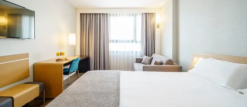 FAMILY ROOM WITH DOUBLE BED Room, Ilunion Valencia 4, Valencia