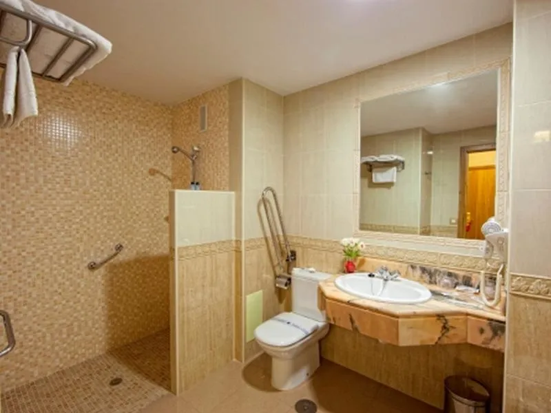 Room, Regio 2, Costa De La Luz
