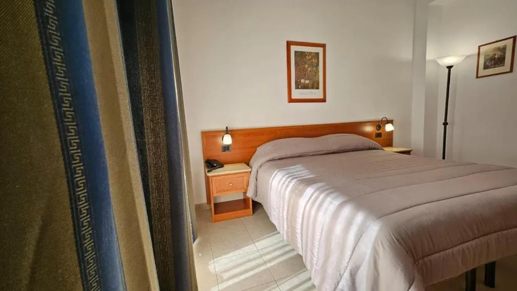 DOUBLE WITH BALCONY Room, GH Hotel & Restaurant, Palermo