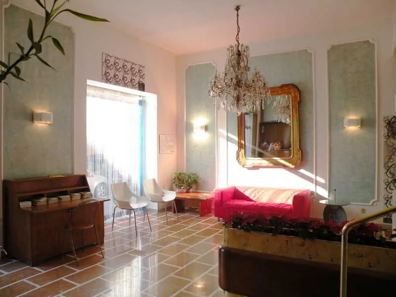 Lobby, Virgilio, Milan