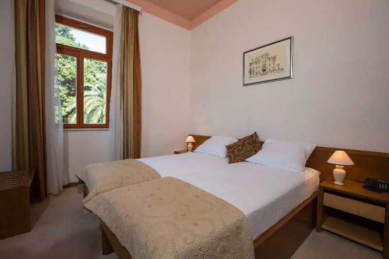 Room, Zagreb, Dubrovnik