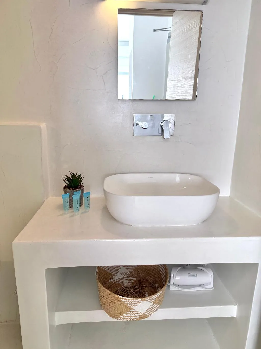 DOUBLE DELUXE Room, Caldera's Bliss Suites, Santorini