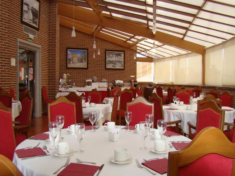 Restaurant, Dos Castillas, Madrid