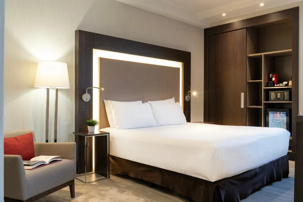 DOUBLE SUPERIOR QUEEN BED Room, Novotel Madrid Center, Madrid