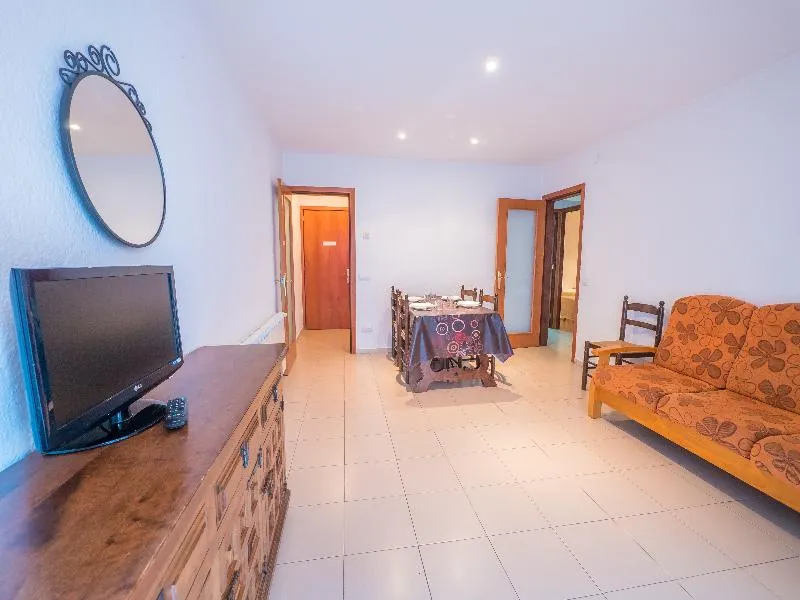 APARTMENT CAPACITY 6 TWO BEDROOMS Room, Apartaments AR Isern, Costa Brava