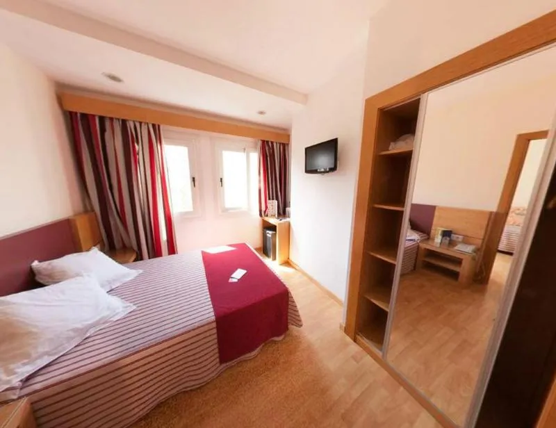 DOUBLE SINGLE USE STANDARD Room, Amic Colon, Majorca