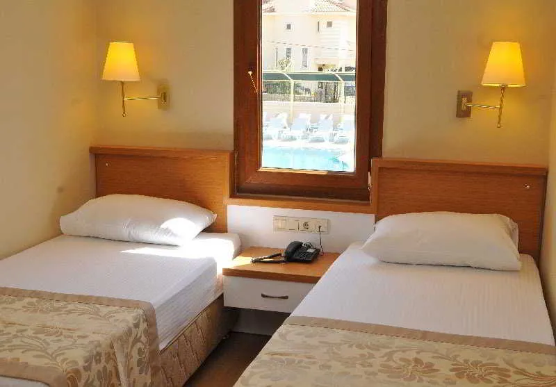 Room, Aes Club, Dalaman