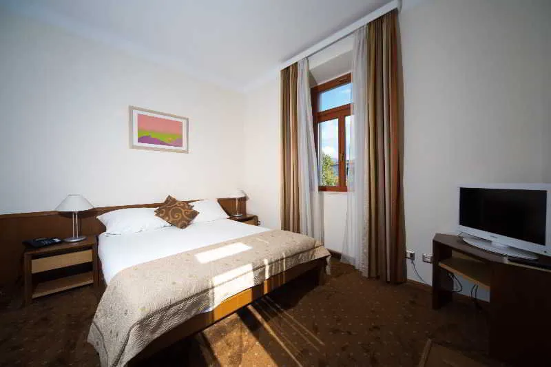 Room, Zagreb, Dubrovnik