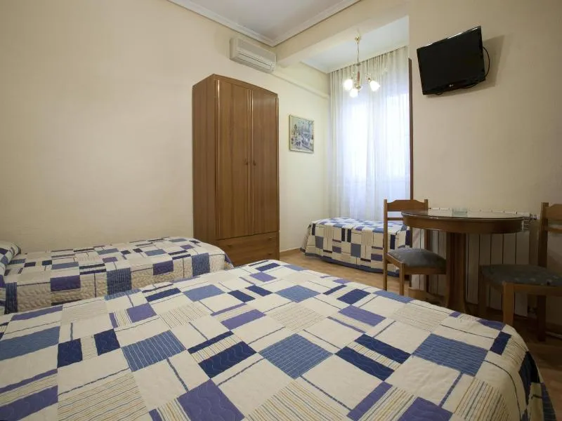 Room, Hostal Maria Luisa, Madrid