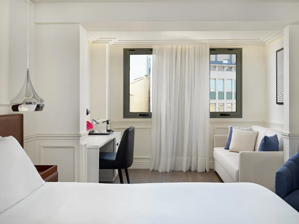 JUNIOR SUITE STANDARD Room, H10 Universitat, Barcelona