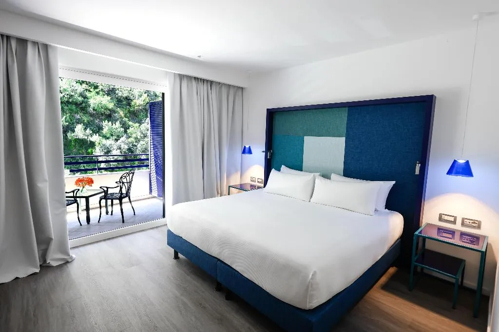 Room SUPERIOR KING BED Room, Hilton Sorrento Palace, Naples