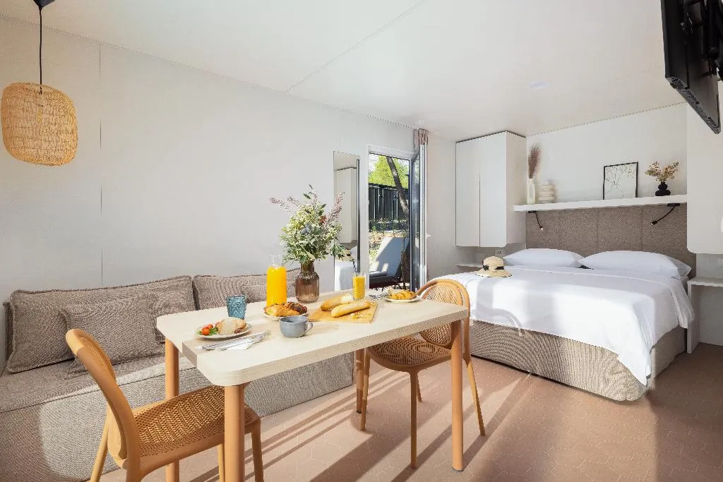 VILLA PREMIUM ONE BEDROOM Room, Pinadria Camping Resort, Split
