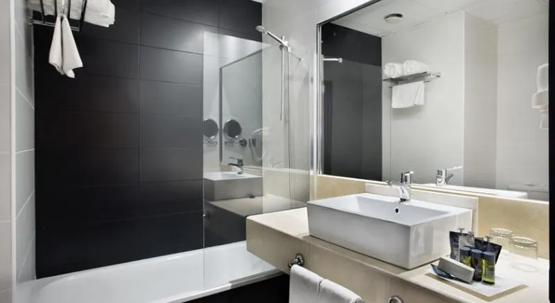 Room, Hotel Chamartin the One, Madrid