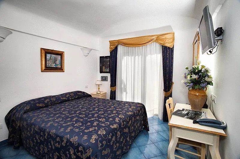 Room, Bussola di Hermes, Naples