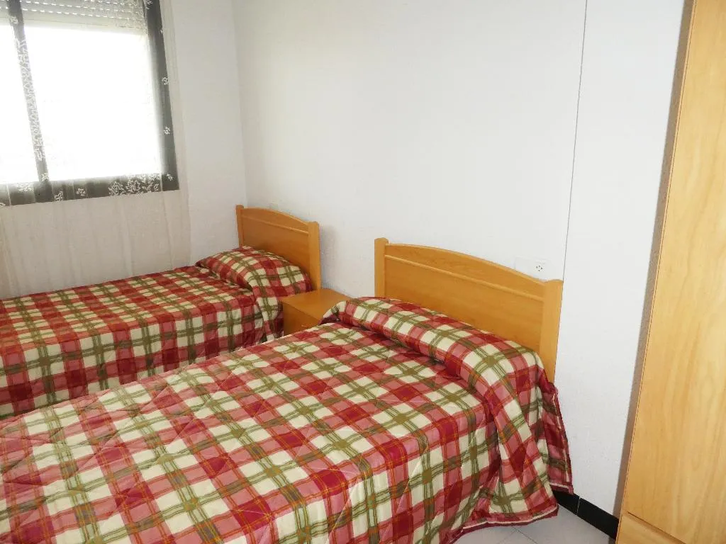 APARTMENT CAPACITY 6 TWO BEDROOMS Room, Apartamentos Surfing3000, Valencia