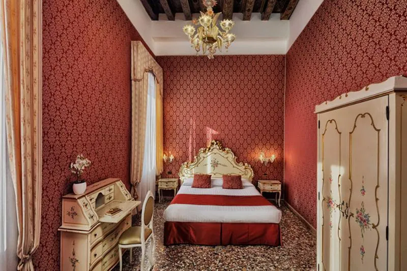 Double or Twin CANAL VIEW Room, Tre Archi, Venice
