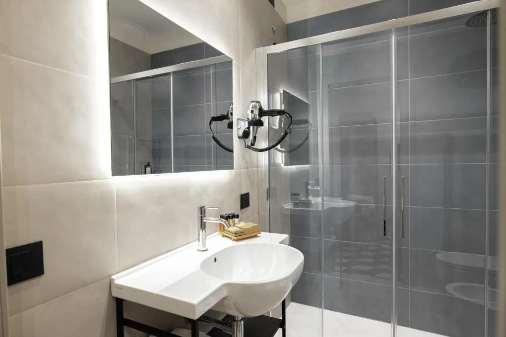 TRIPLE SUPERIOR Room, Hotel Vittoria, Naples