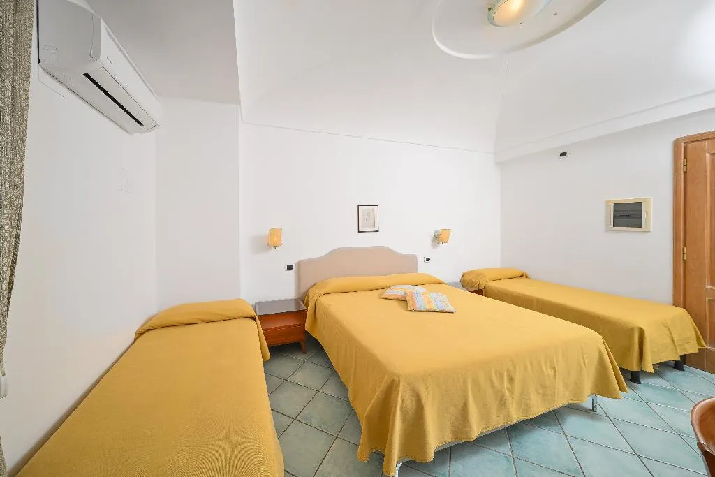 QUADRUPLE STANDARD Room, La Capannina, Naples