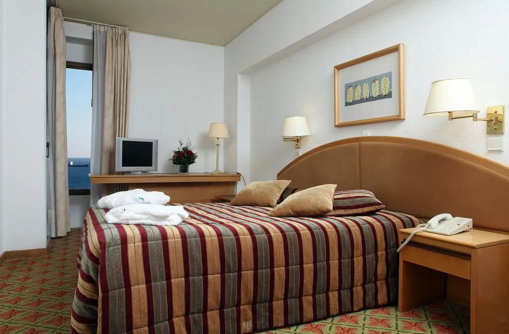 Double or Twin CAPACITY 4 Room, Estoril Eden, Lisbon