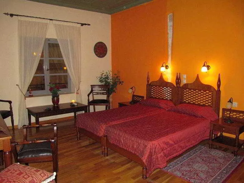 Room, Belmondo, Crete