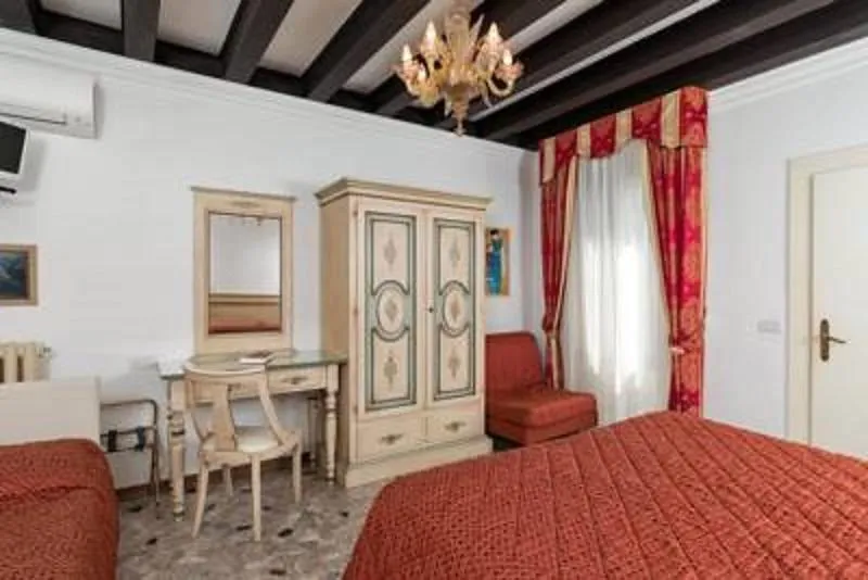 QUADRUPLE STANDARD Room, Villa Albertina, Venice