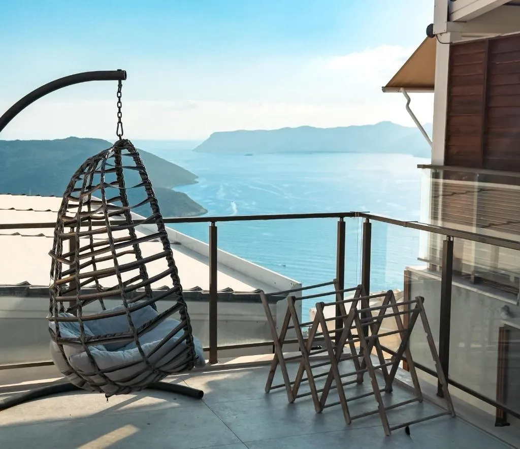 Room, Un Amor Hotel, Dalaman