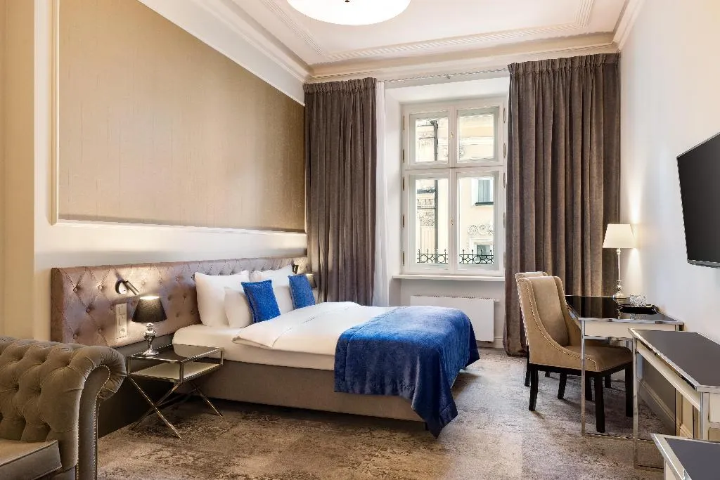 JUNIOR SUITE STANDARD Room, Wyndham Grand Krakow Old Town, Krakow