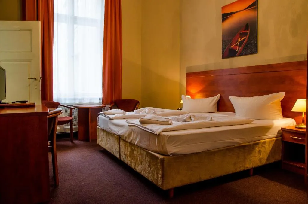 DOUBLE STANDARD Room, Astrid, Berlin