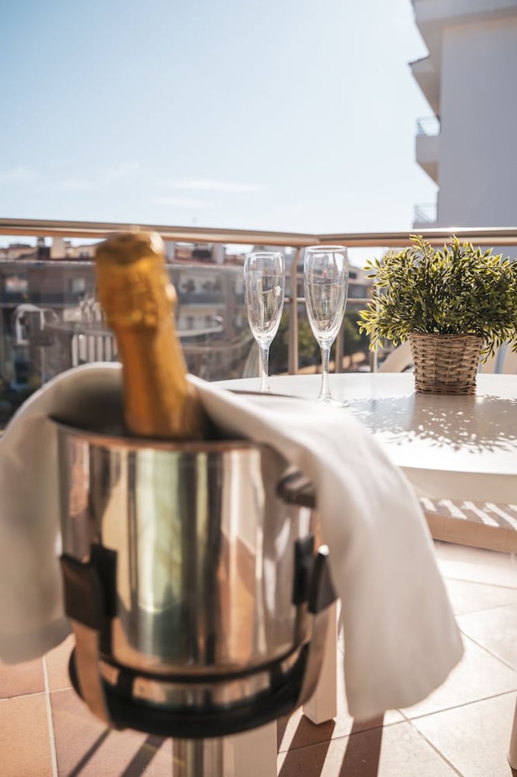 Beatrix 2000 - Caliu Apartments, Costa Brava