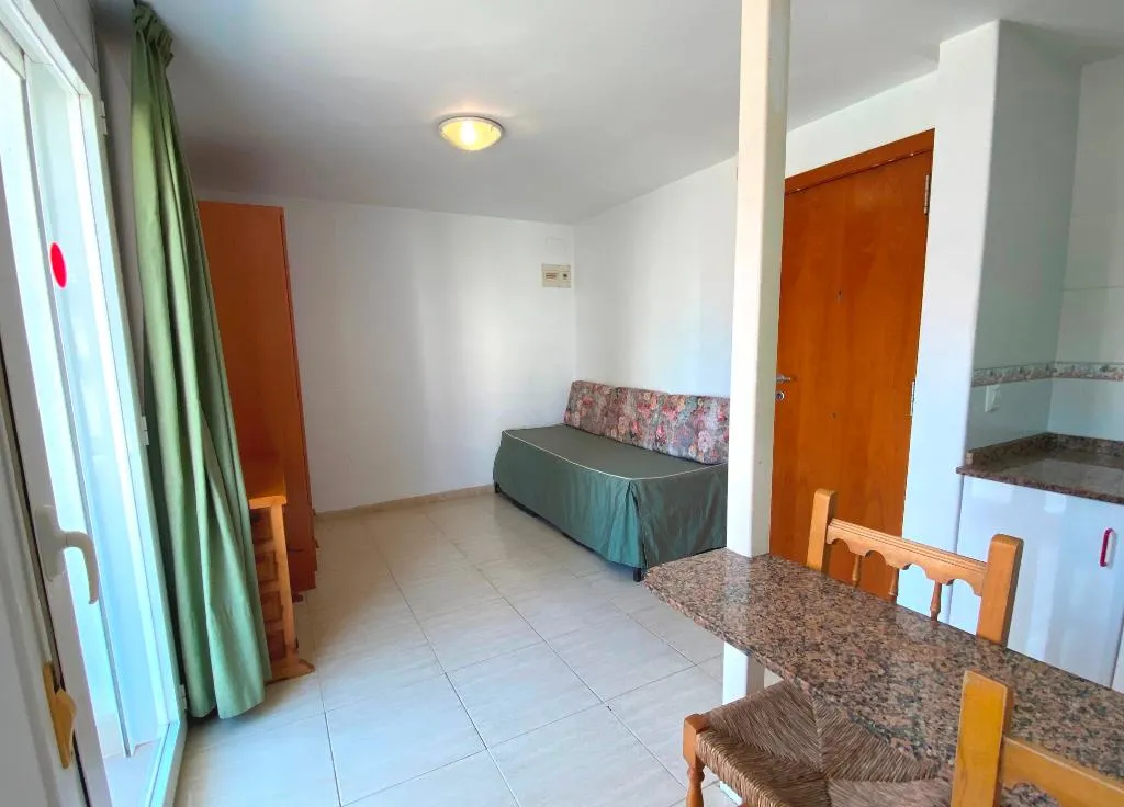 STUDIO CAPACITY 2 Room, Corcega, Costa Dorada