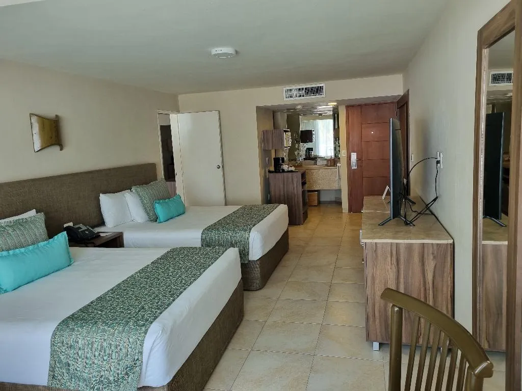 SUITE ONE BEDROOM ONE BATHROOM Room, Ocean Spa Hotel All Inclusive, Cancun Area