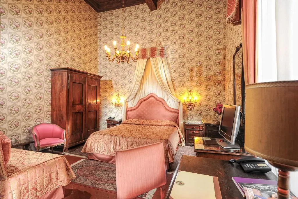 TRIPLE ONE BED Room, Monna Lisa, Florence