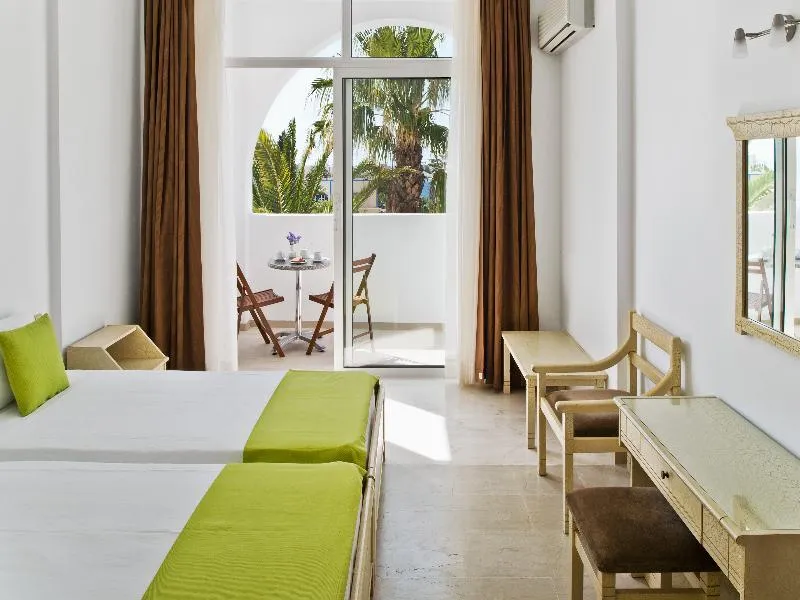 Double or Twin STANDARD Room, Makarios, Santorini