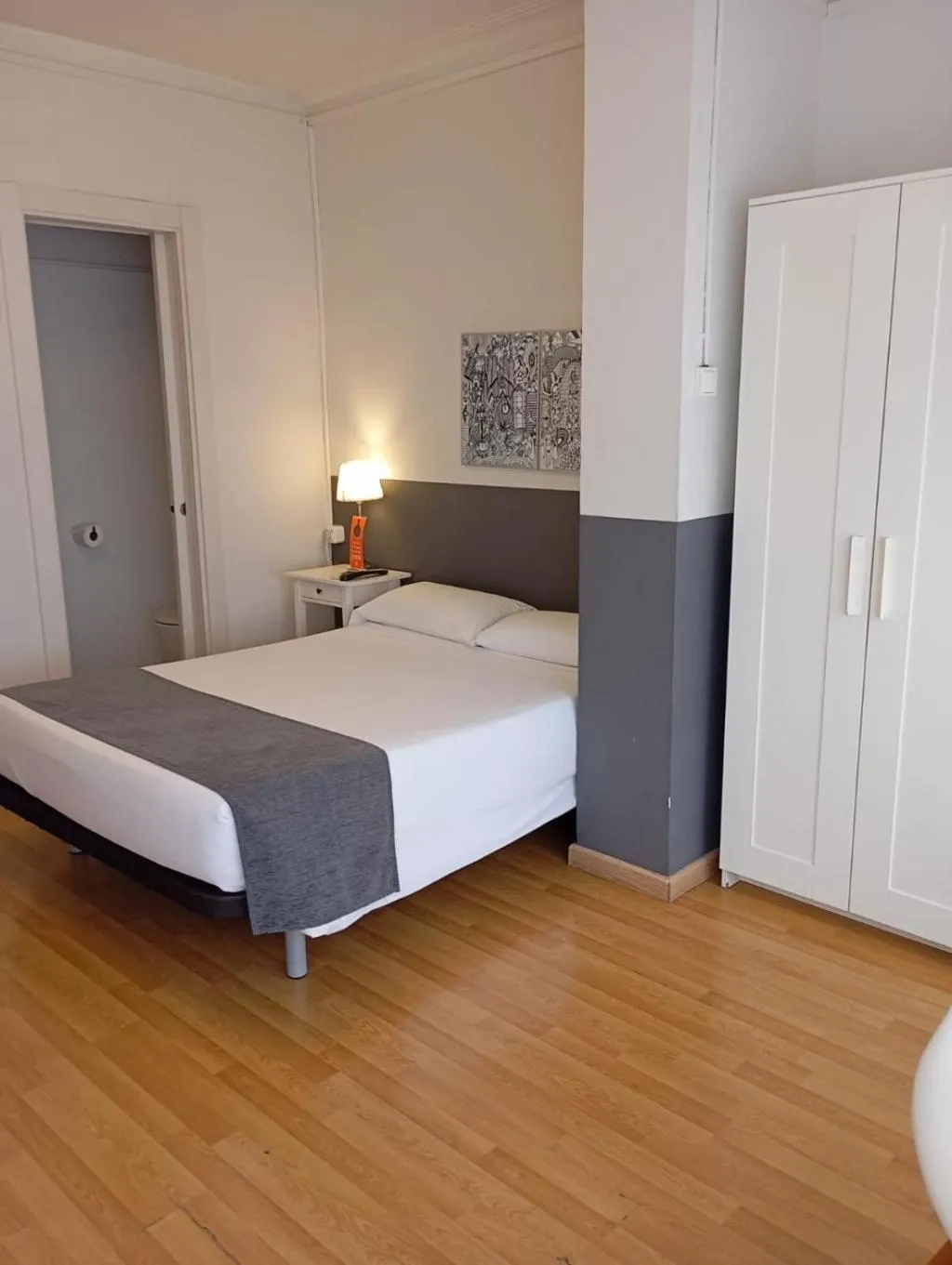 General view, Hostal El Ninot, Barcelona