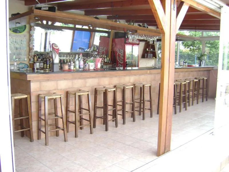 Bar, Australia, Crete